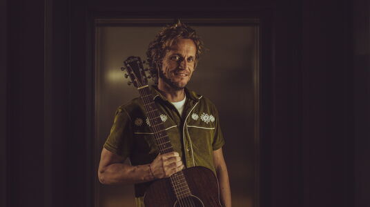Tim Van Aelst met gitaar